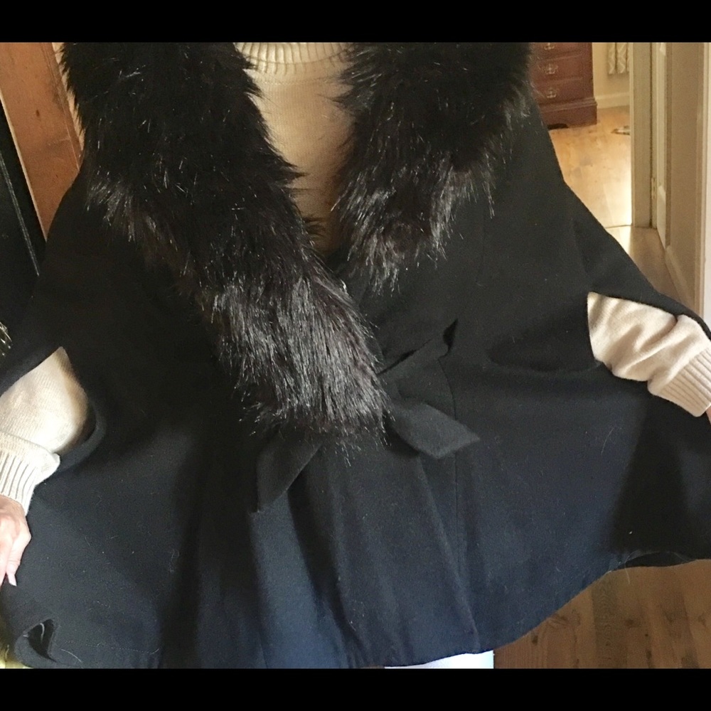 Woman’s Cape / Poncho